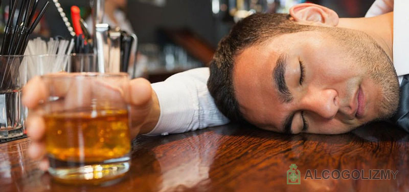 Что пить при отравлении алкоголем и рвоте взрослому