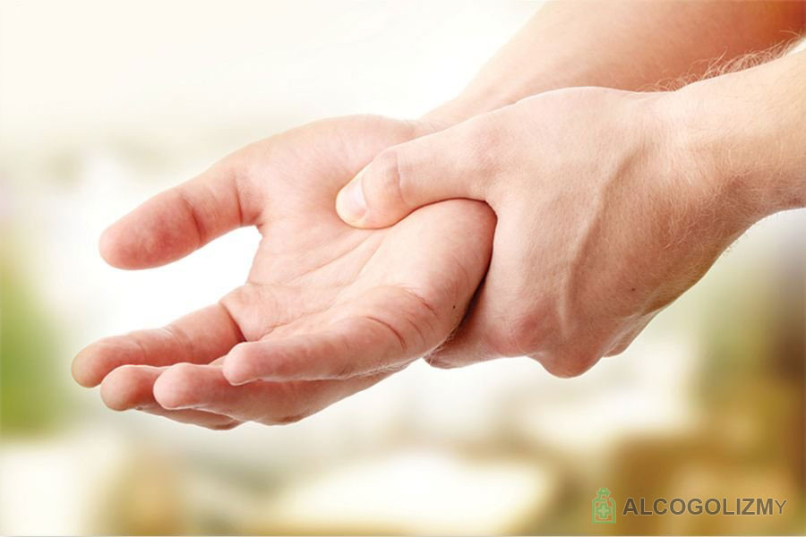 Как снять синдром трясущихся рук с похмелья
